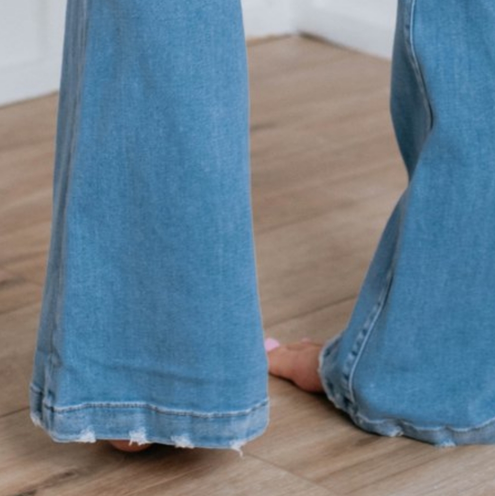 NWT High Rise Waist Flare Light Wash Jeans Denim - Picture 5 of 5